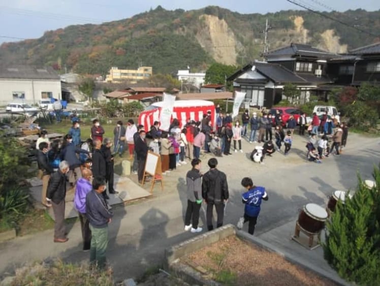 【写真8】「中世益田発祥の地「豊川」を感じる—とよかわの未来をつくる会×豊川小学校—の一場面 