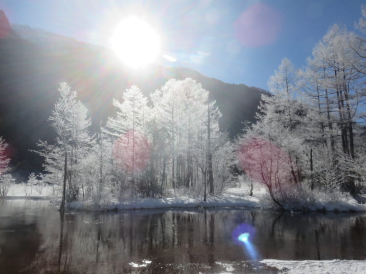 すべてが雪に覆われる、冬の上高地（写真：本人提供）